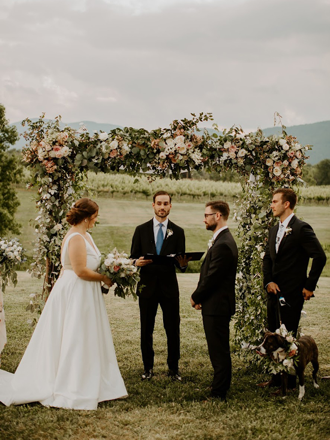 ceremony-wedding-flowers-vineyard